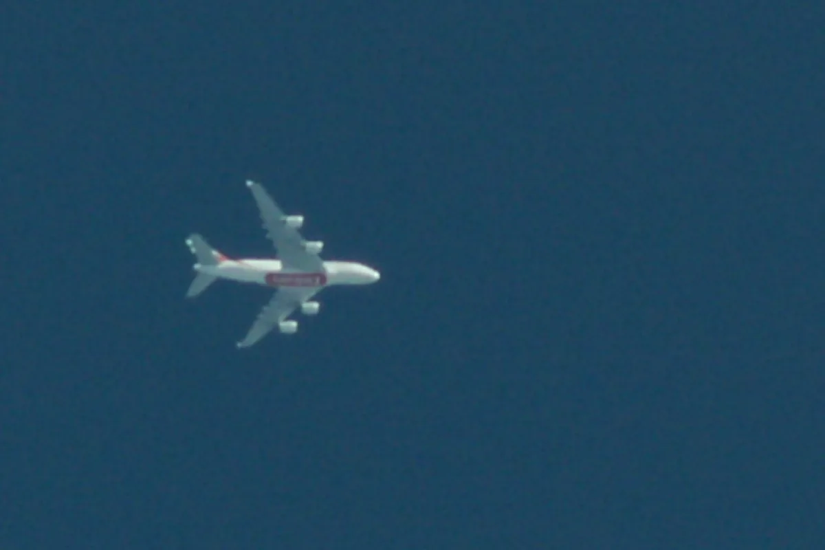 Flugzeug am Himmel